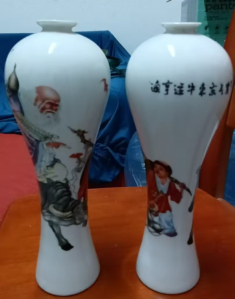 乾隆年制瓷瓶-国博文物