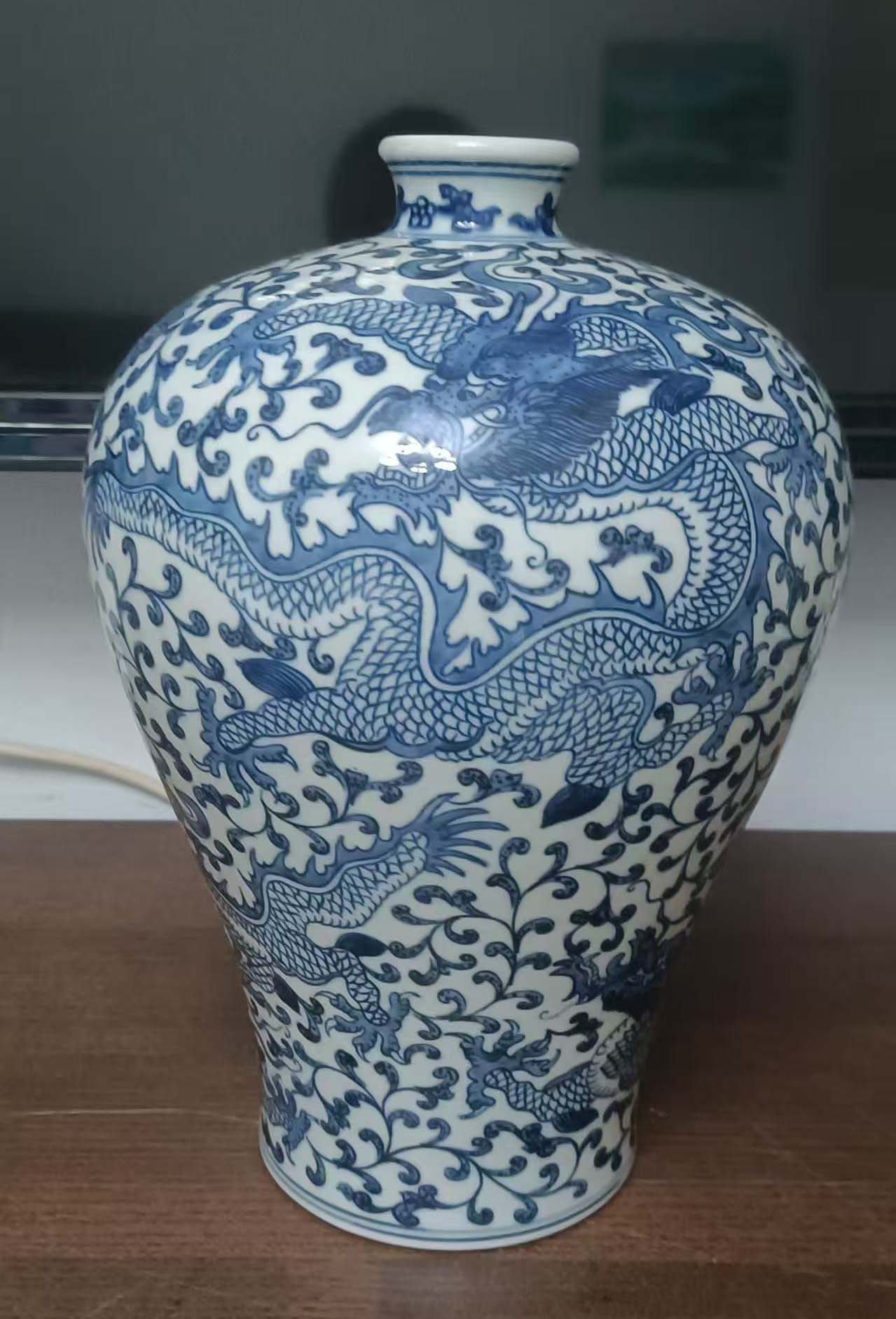 大清乾隆年制青花龙纹梅花瓶-国博文物