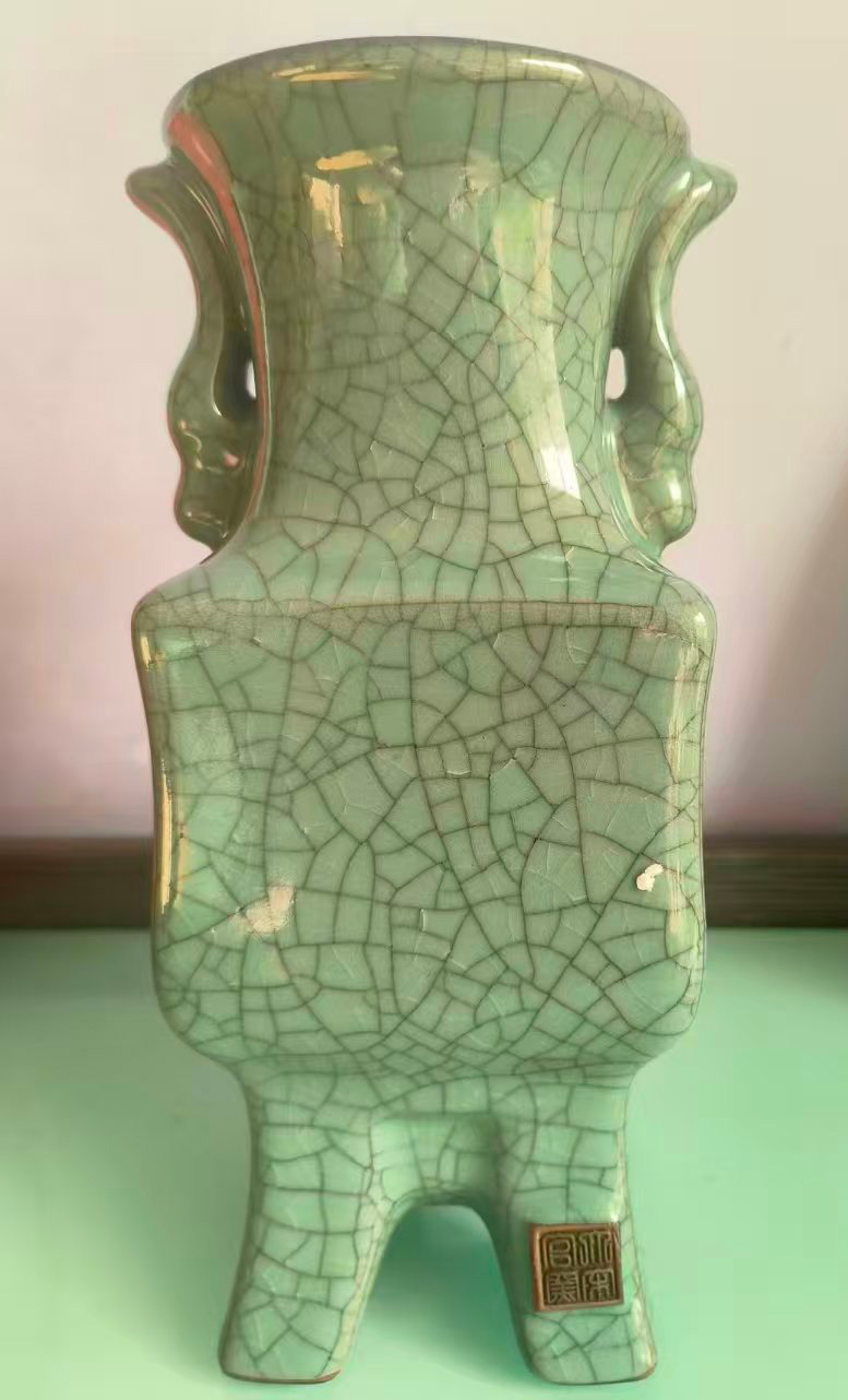 宋代哥釉青釉双耳四足方瓶-国博文物