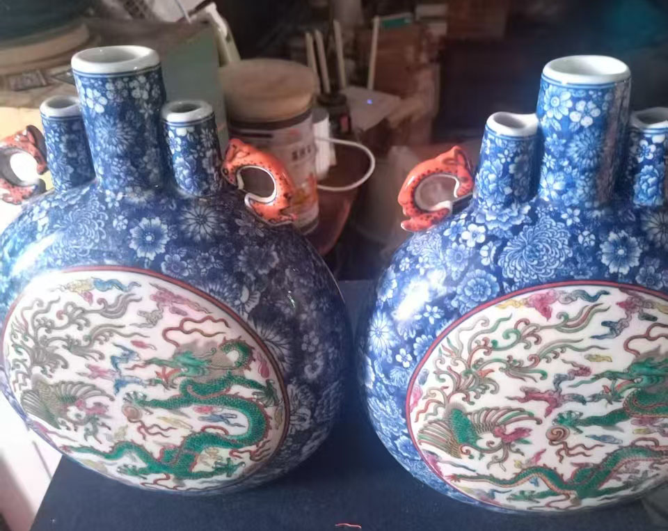 清乾隆青花开窗瓶一对-国博文物