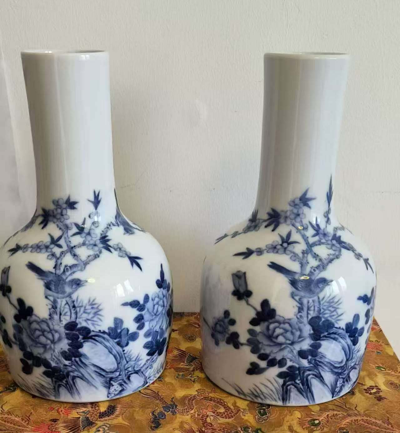 清乾隆青花花鸟摇铃尊-国博文物