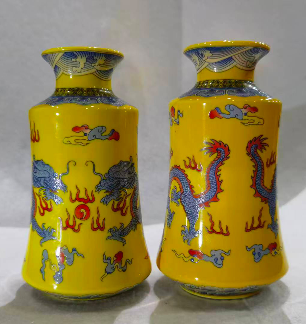 乾隆年制黄釉海水龙纹赏瓶-国博文物