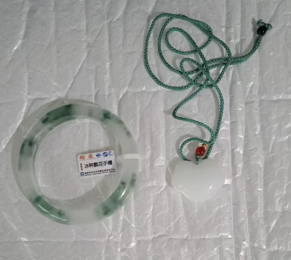 冰种飘花手镯-国博文物