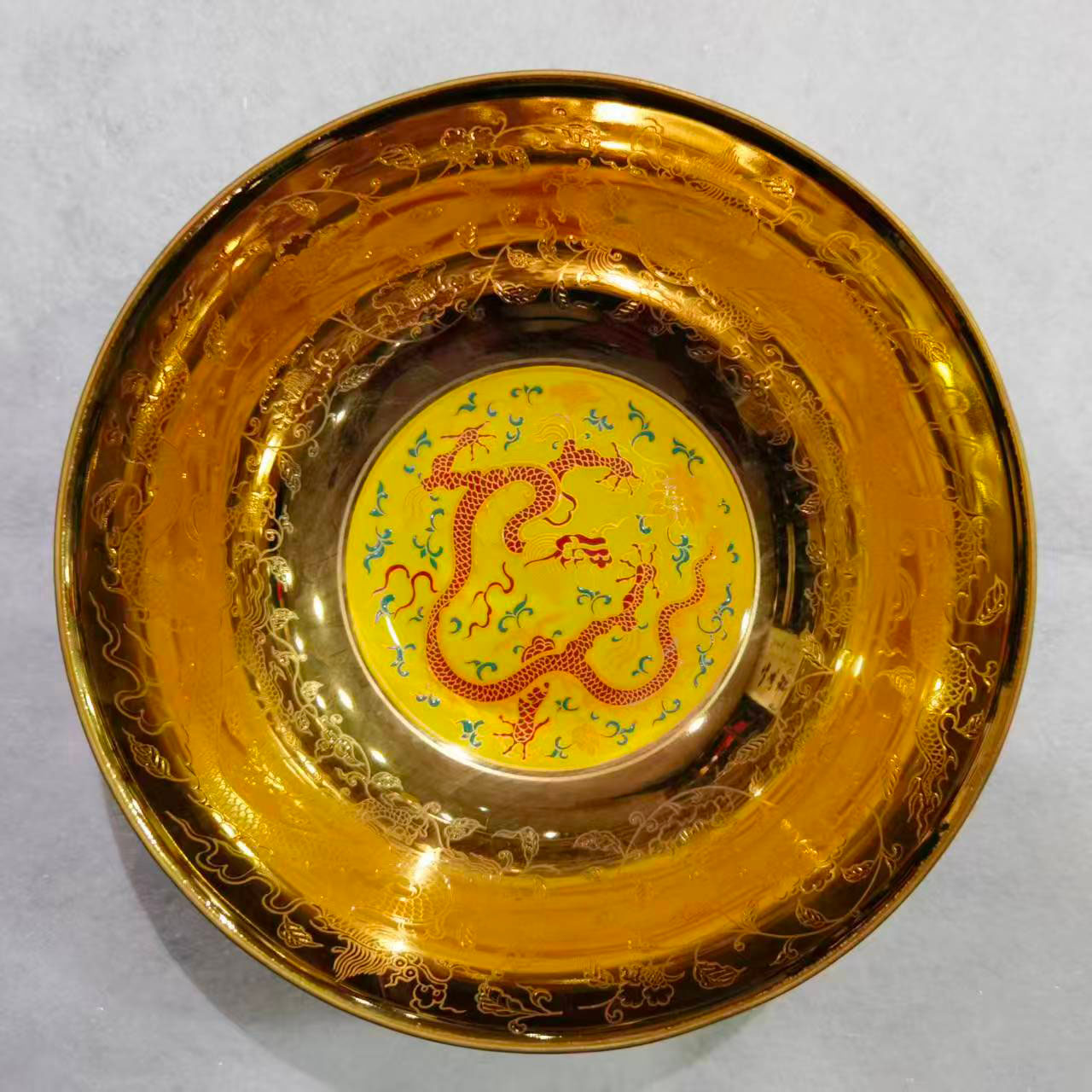 大明成化年制鎏金龙纹赏盘-国博文物
