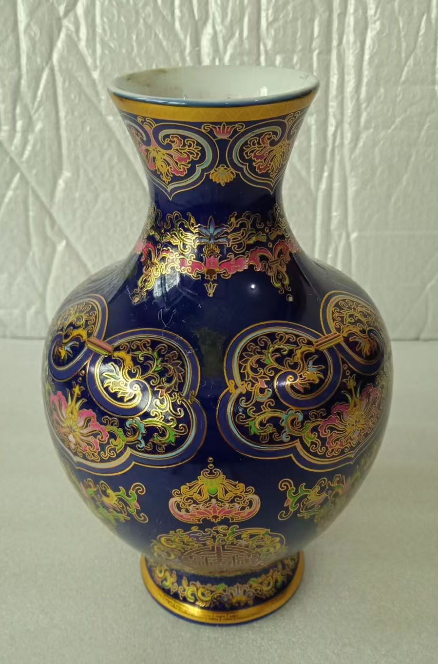 大清乾隆年制珐琅彩博古花卉纹花瓶-国博文物