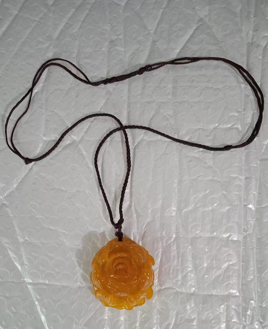 天然飘花黄蜜琥珀花开富贵吊坠-国博文物