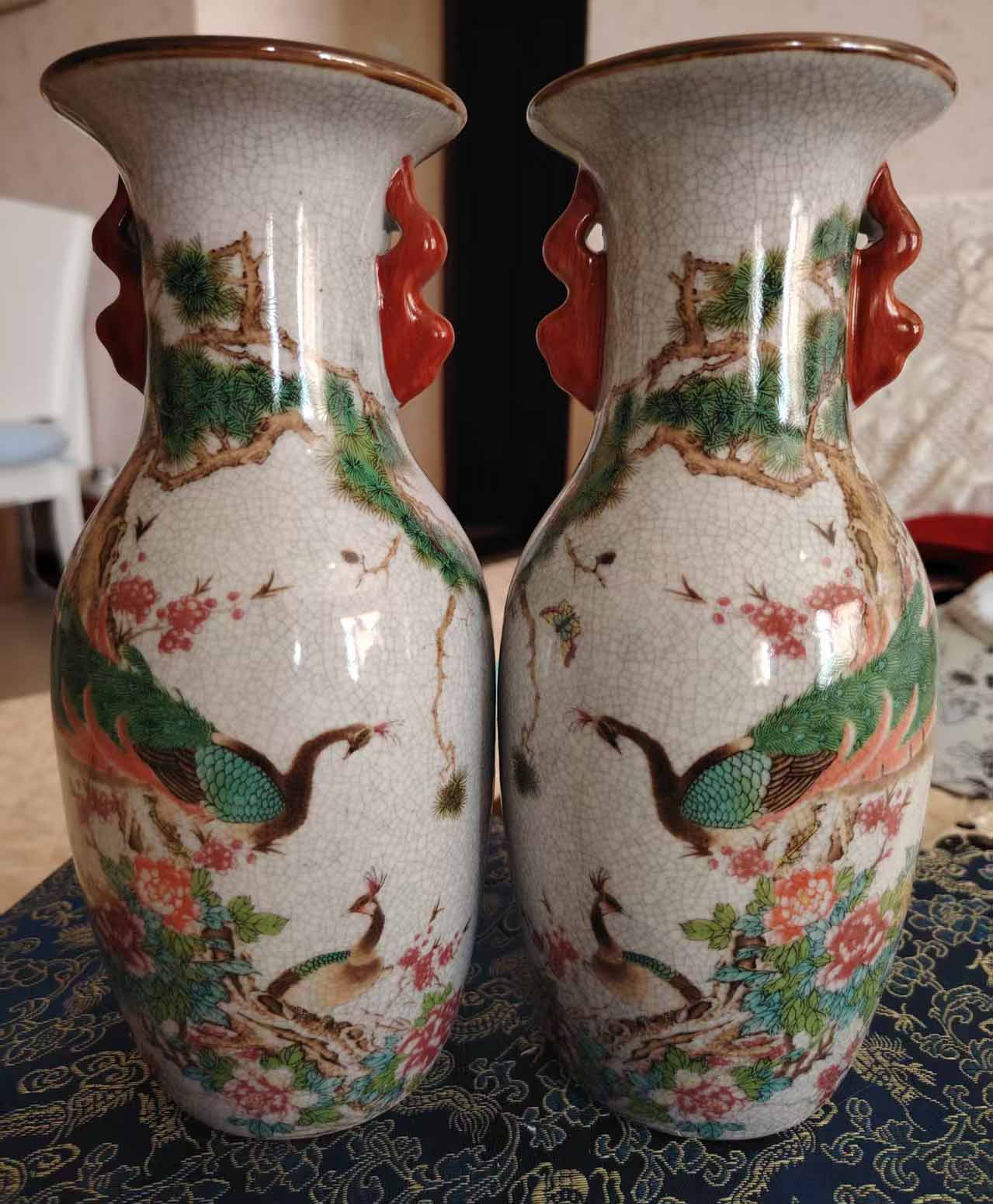 孔雀双耳瓶瓷器-国博文物