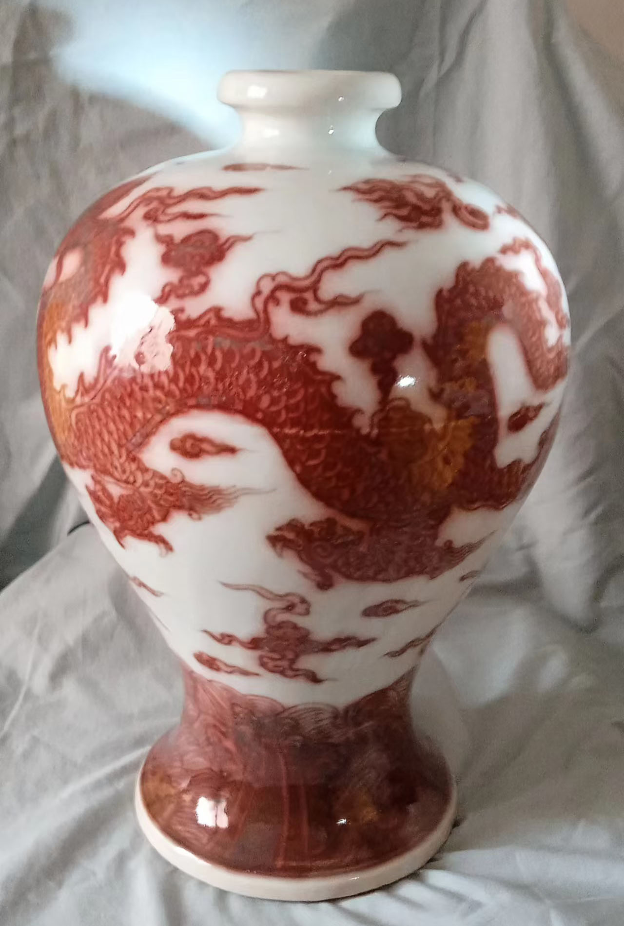 明永乐釉里红绘云龙纹撇足梅瓶-国博文物