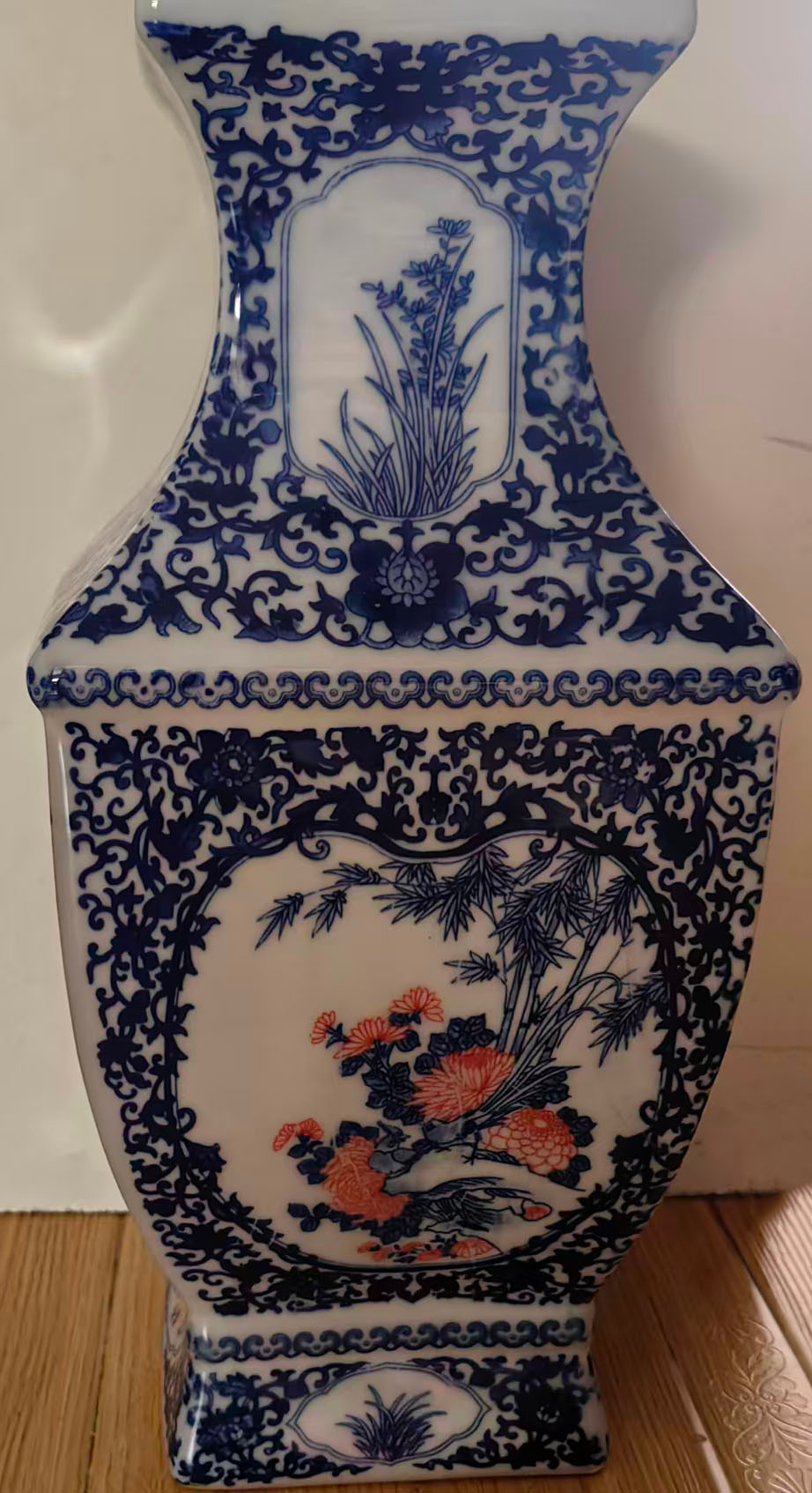 清乾隆年制四方瓶-国博文物