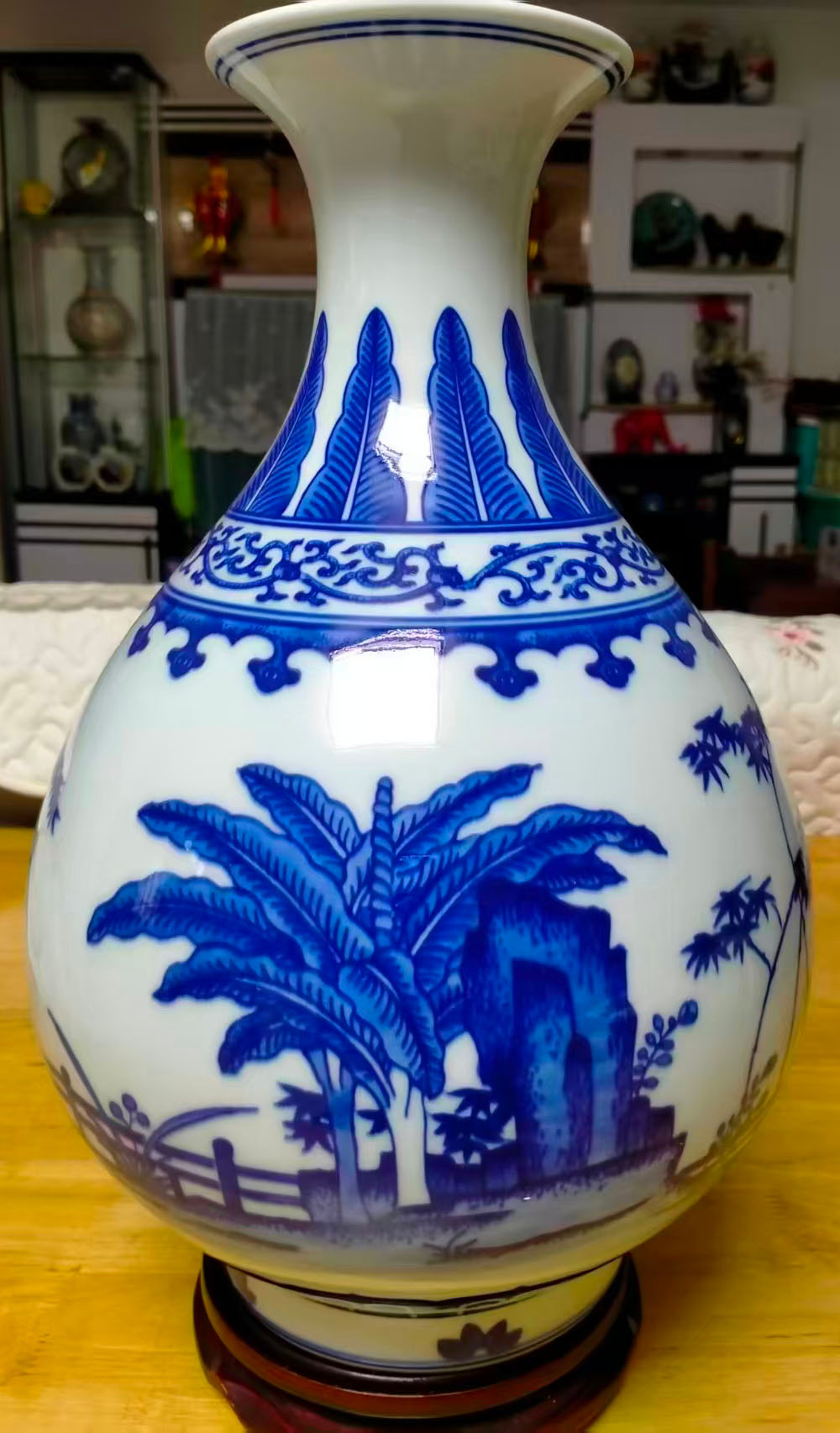 清乾隆青花石竹芭蕉叶纹玉壶瓶-国博文物