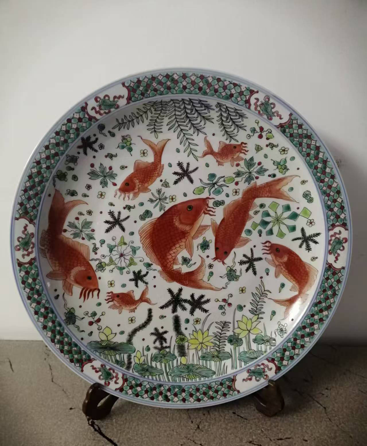 清代五彩花鸟鱼藻纹大盘-国博文物