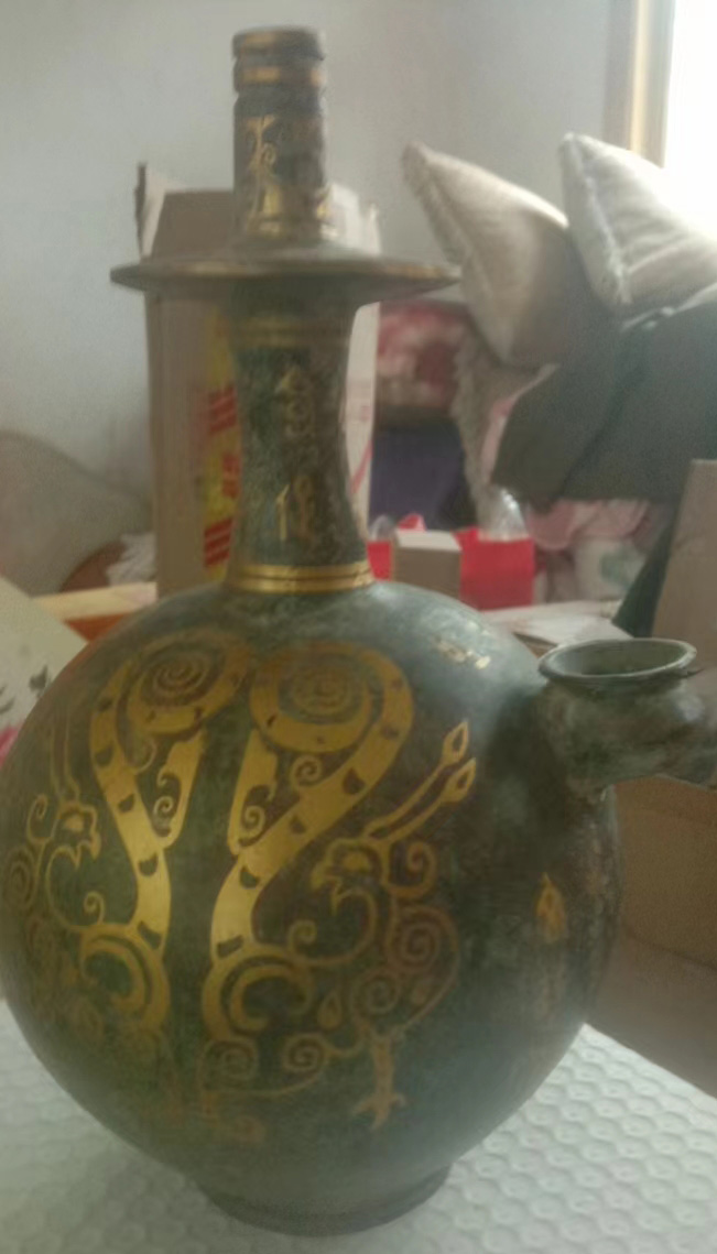 珍藏青铜带铭文酒壶-国博文物