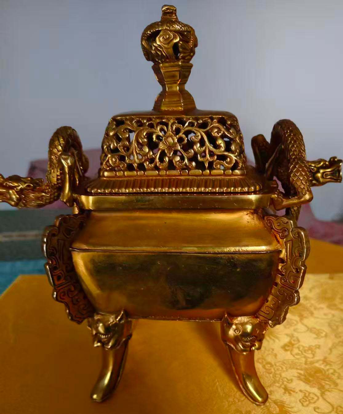 珍藏高浮雕刻方狮盖香薰炉-国博文物