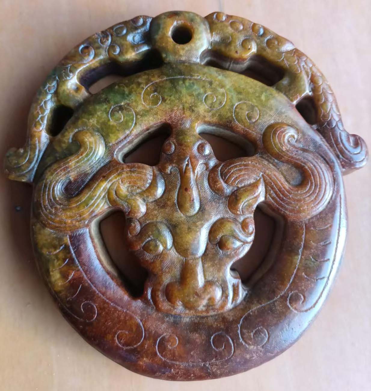 雕刻镂空高古玉-国博文物