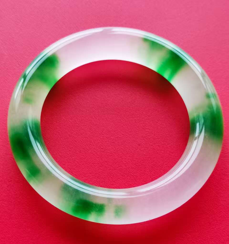 清代翡翠瓢绿手镯-国博文物