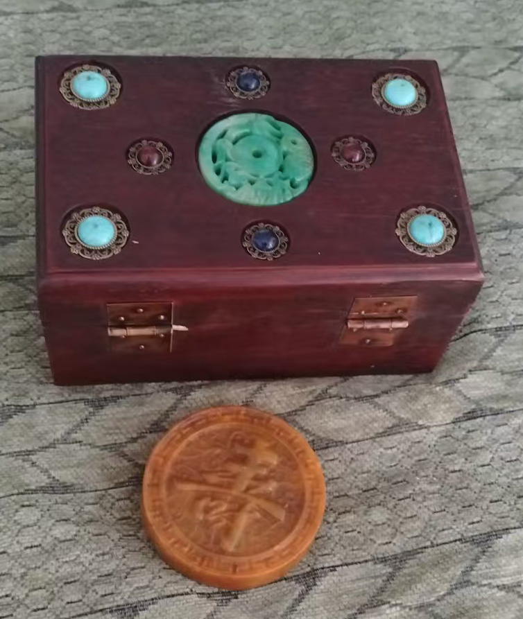 花梨木盒寿字玉-国博文物