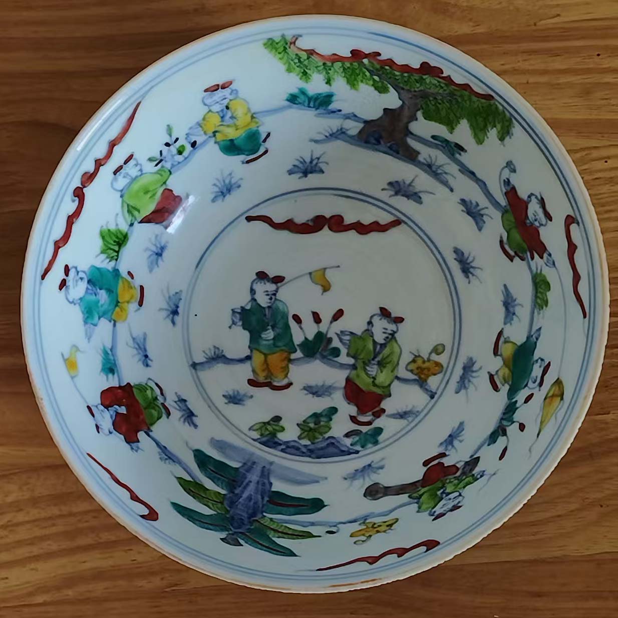 大明成化年制斗彩戏婴图-国博文物