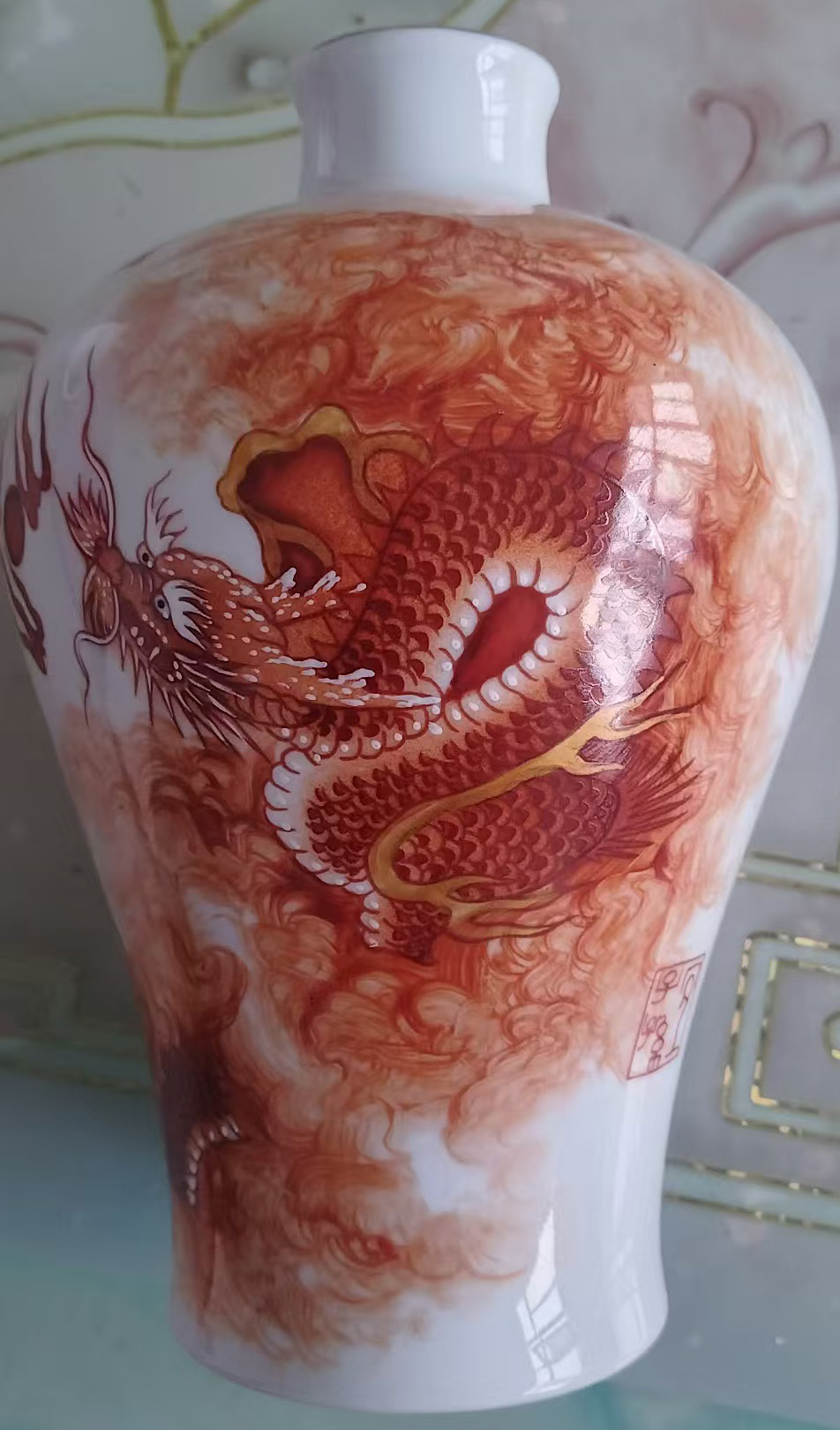 清乾隆石纹描金瓷瓶-国博文物