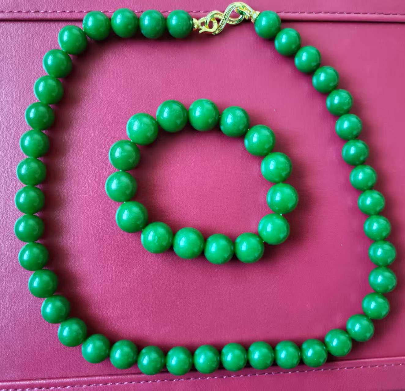 绿翡翠吊坠-国博文物