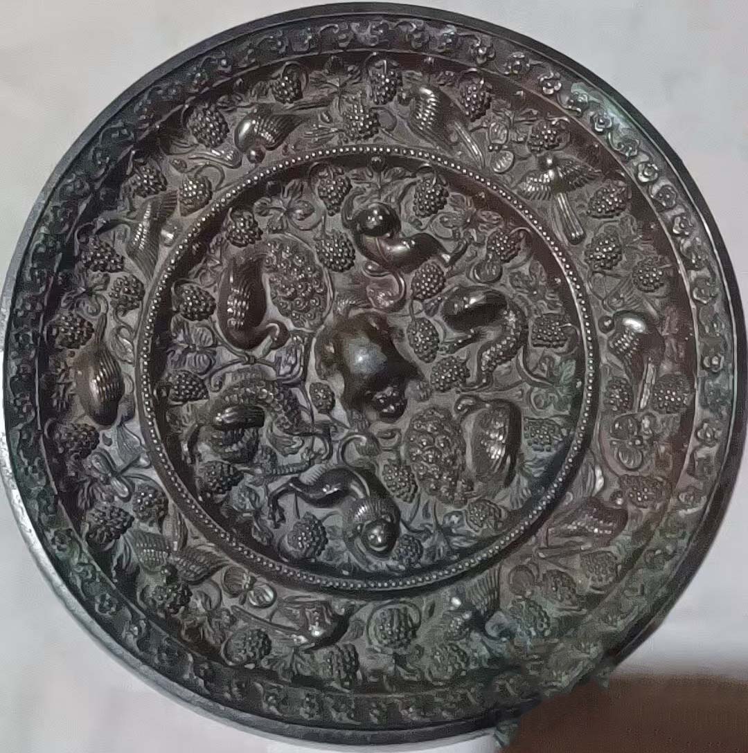 古董葡萄纹青铜镜-国博文物