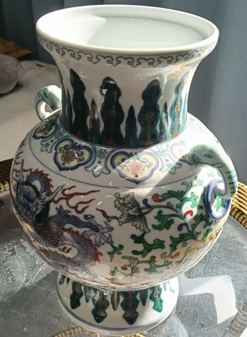 大清乾隆年制斗彩龙纹象耳瓶-国博文物