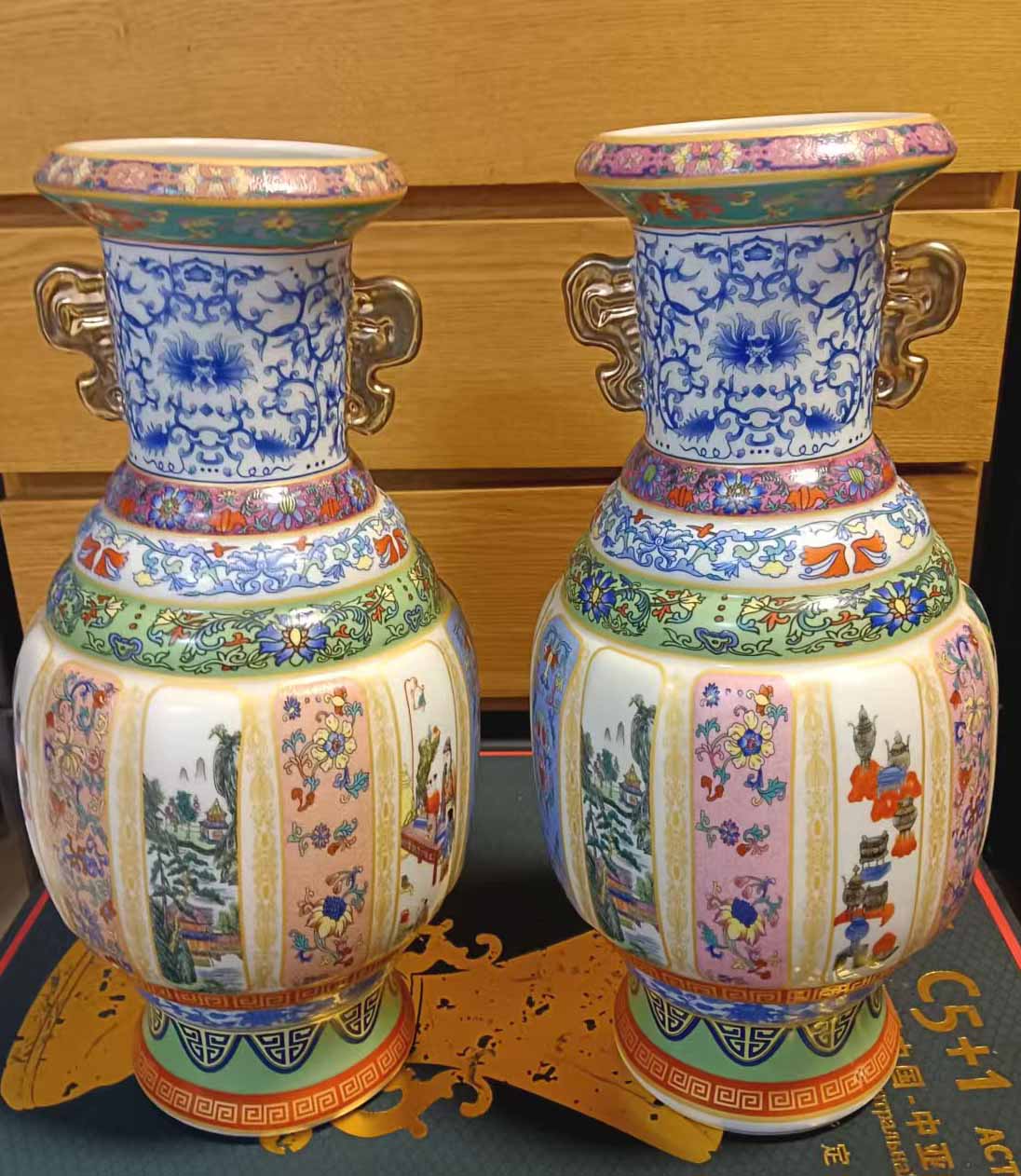 大清雍正年制五彩花卉图瓶-国博文物