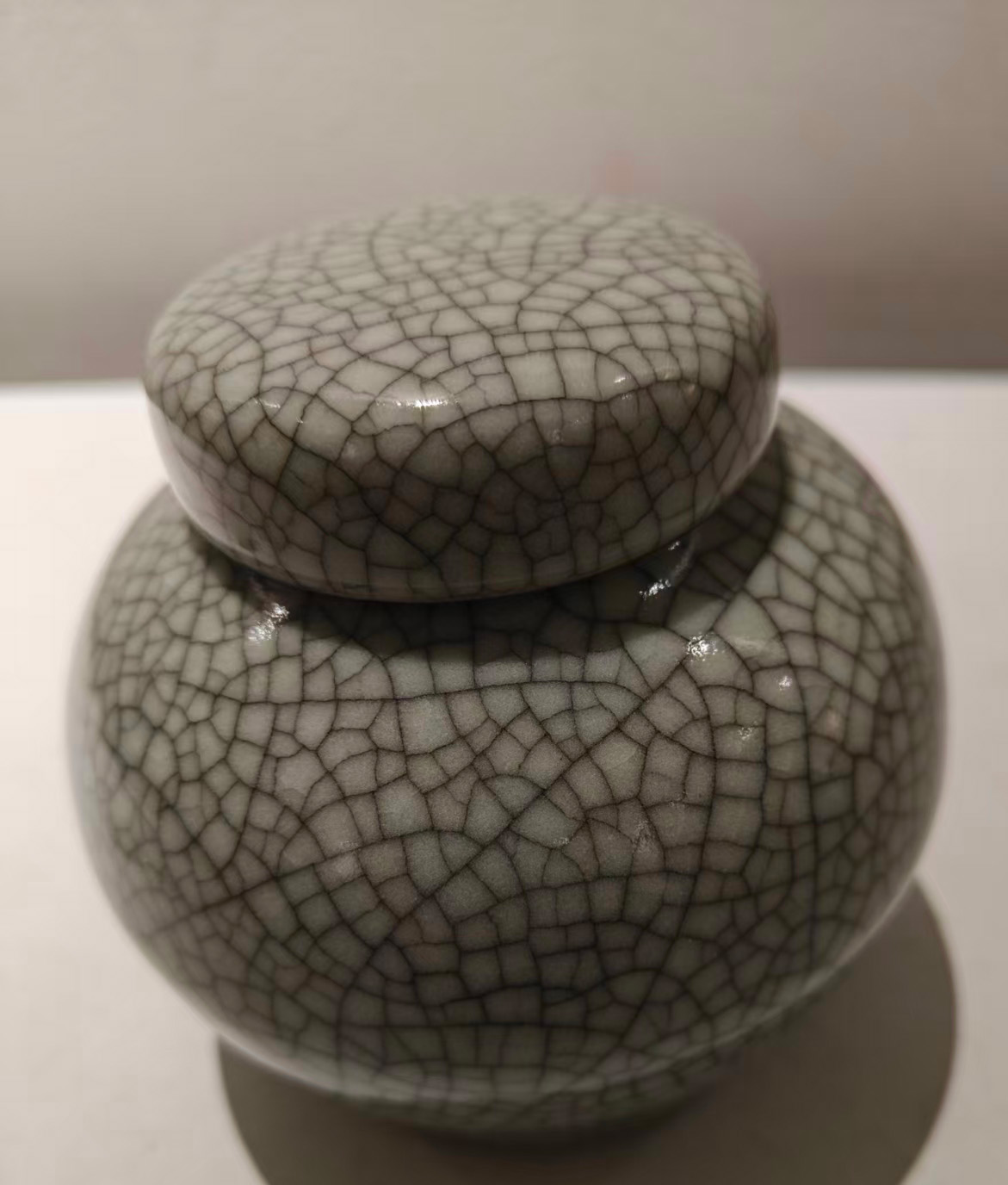 宋官窑青釉开片茶叶罐-国博文物