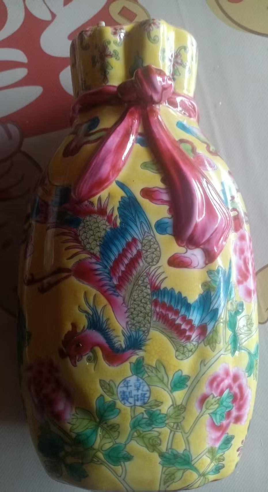 清乾隆粉彩凤穿牡丹瓶-国博文物