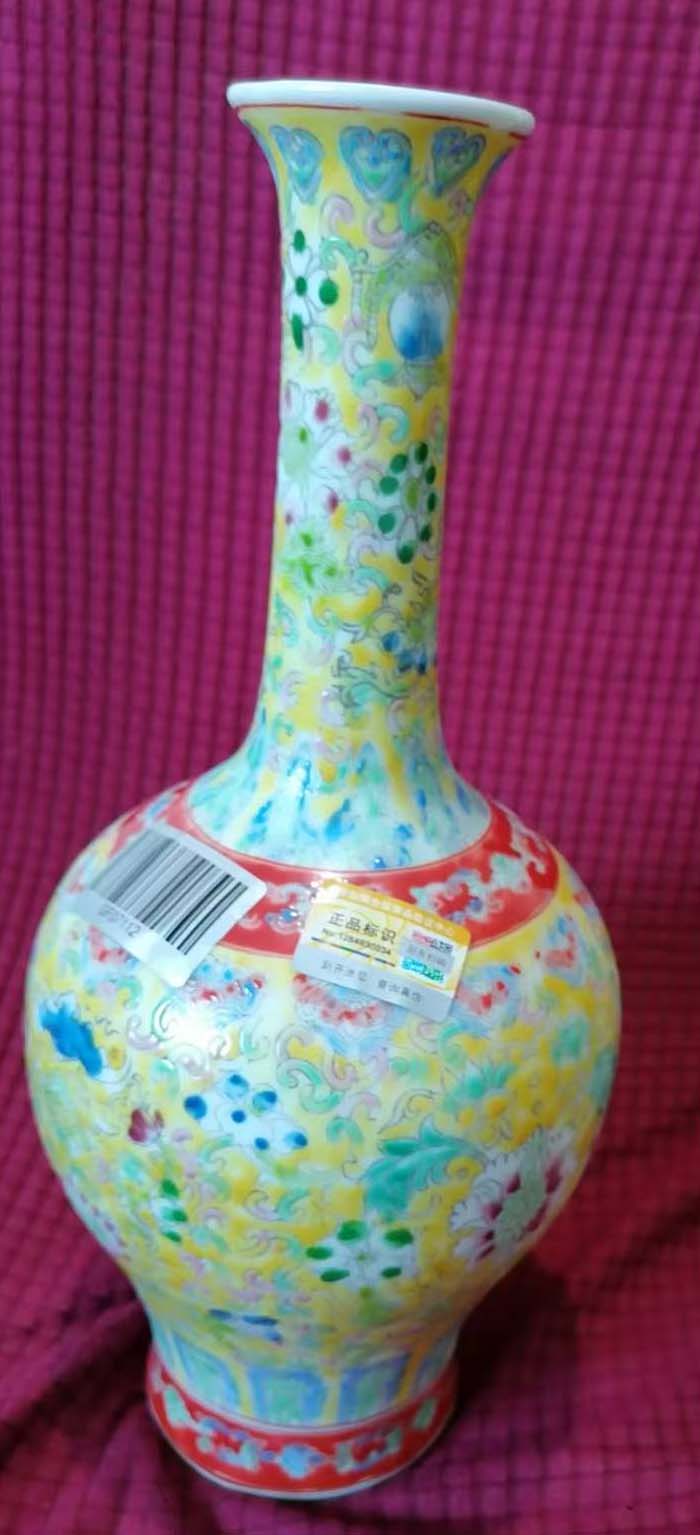 粉彩缠枝花卉赏瓶-国博文物