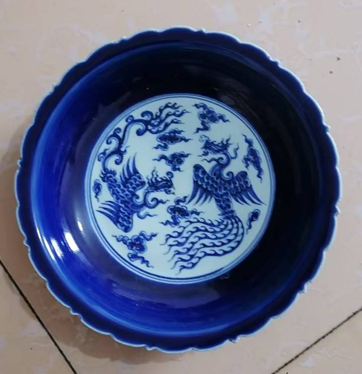 郑和蓝釉花边盘-国博文物