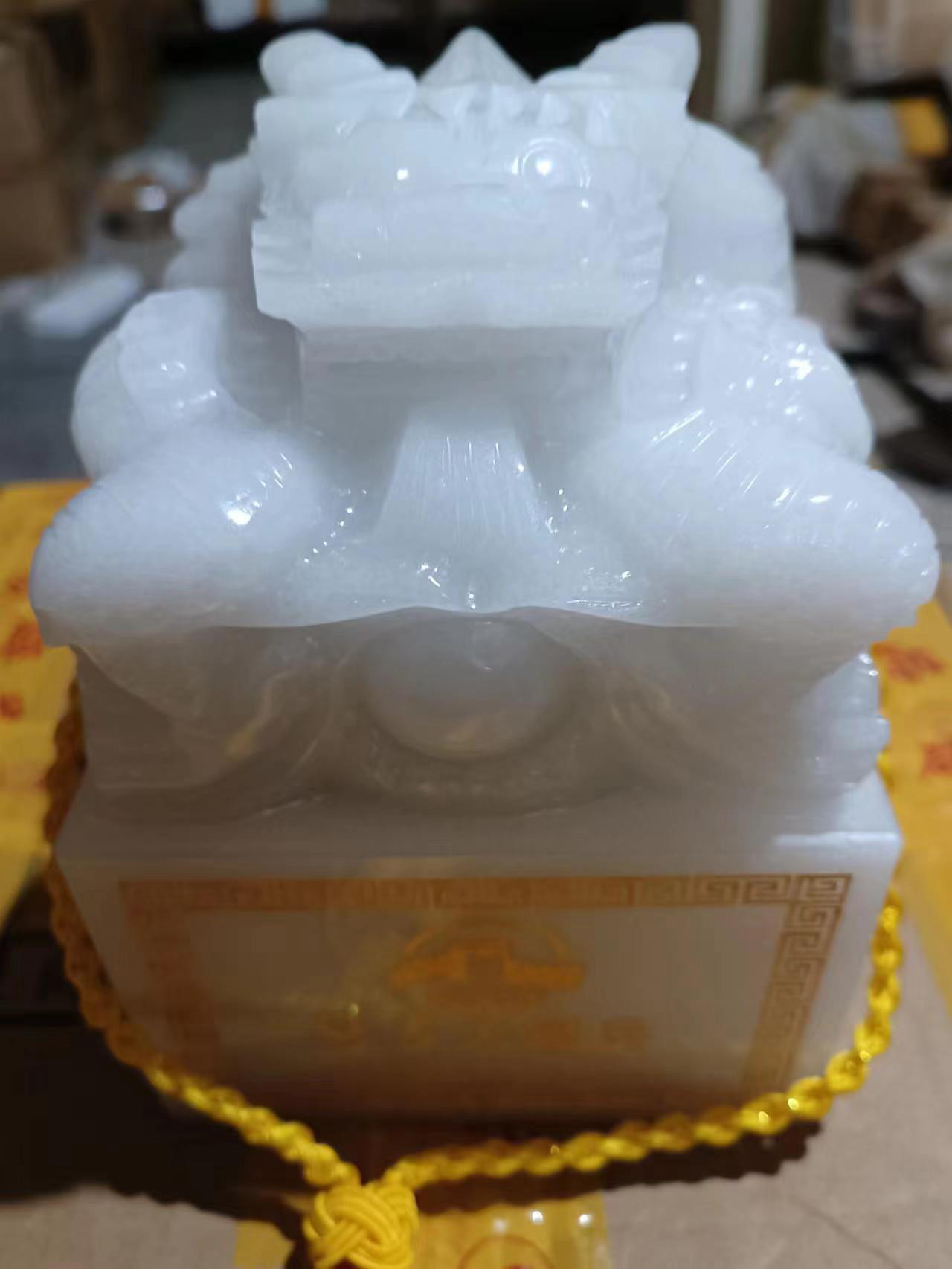 白玉盘龙钮纪念宝玺-国博文物