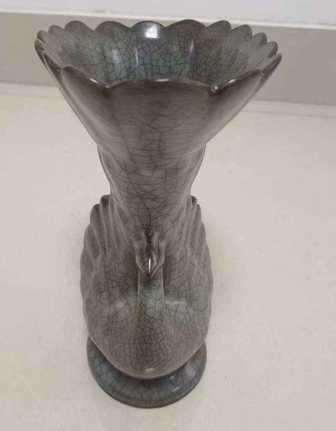 窑开片天鹅形花口尊-国博文物