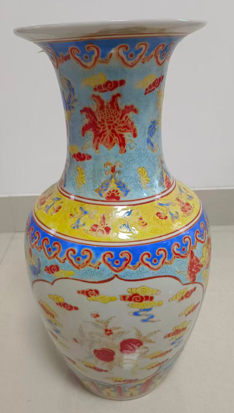 粉彩开片纹三多纹赏瓶-国博文物