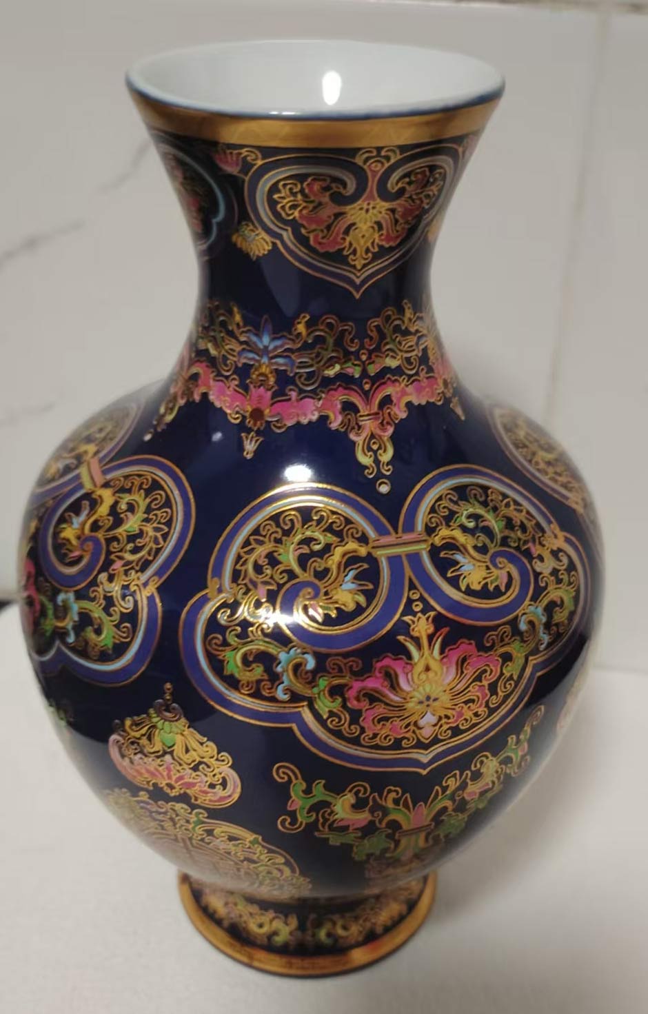 霁蓝釉描金珐琅彩缠枝纹赏瓶-国博文物