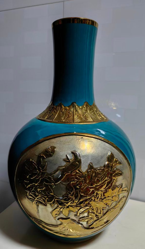 图片[1]-清乾隆描金银刻花鸟天球瓶-国博文物