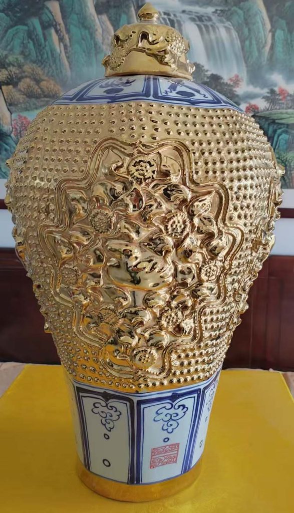 图片[1]-青花浮雕描金纹梅瓶-国博文物