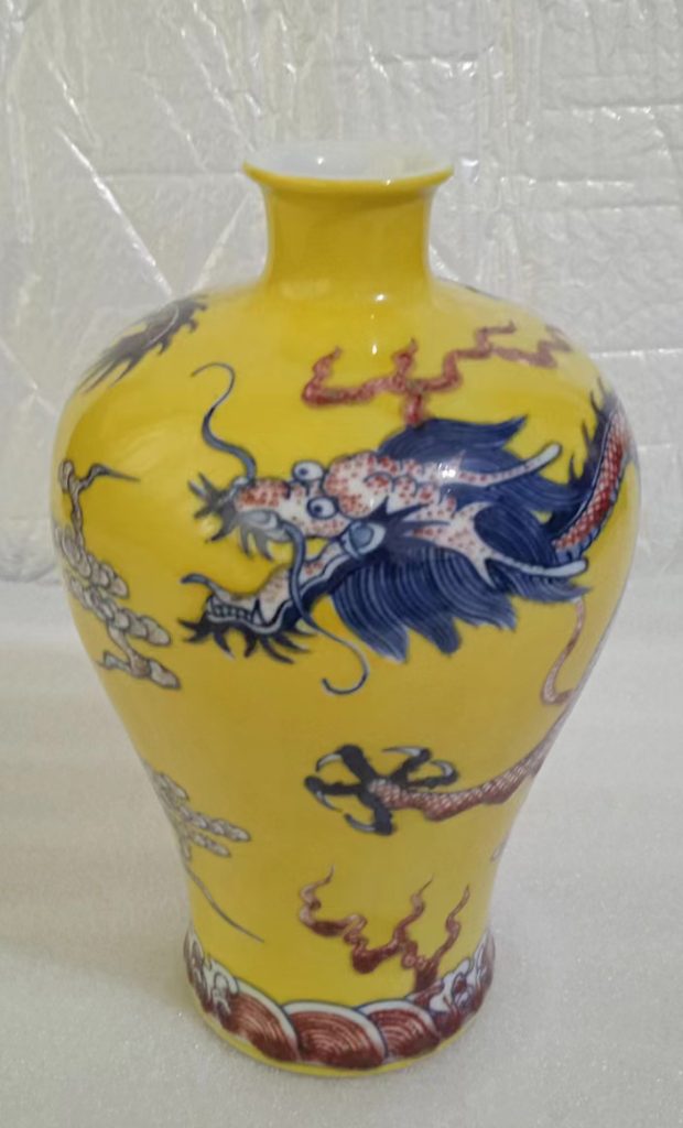 图片[1]-清康熙黄地青花釉里红绘鱼龙纹梅瓶-国博文物