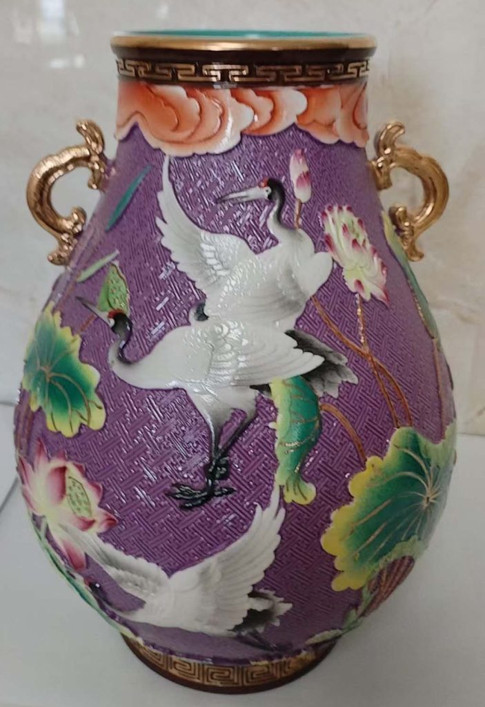 图片[1]-清乾隆珐琅鎏金浮雕荷花瓶-国博文物