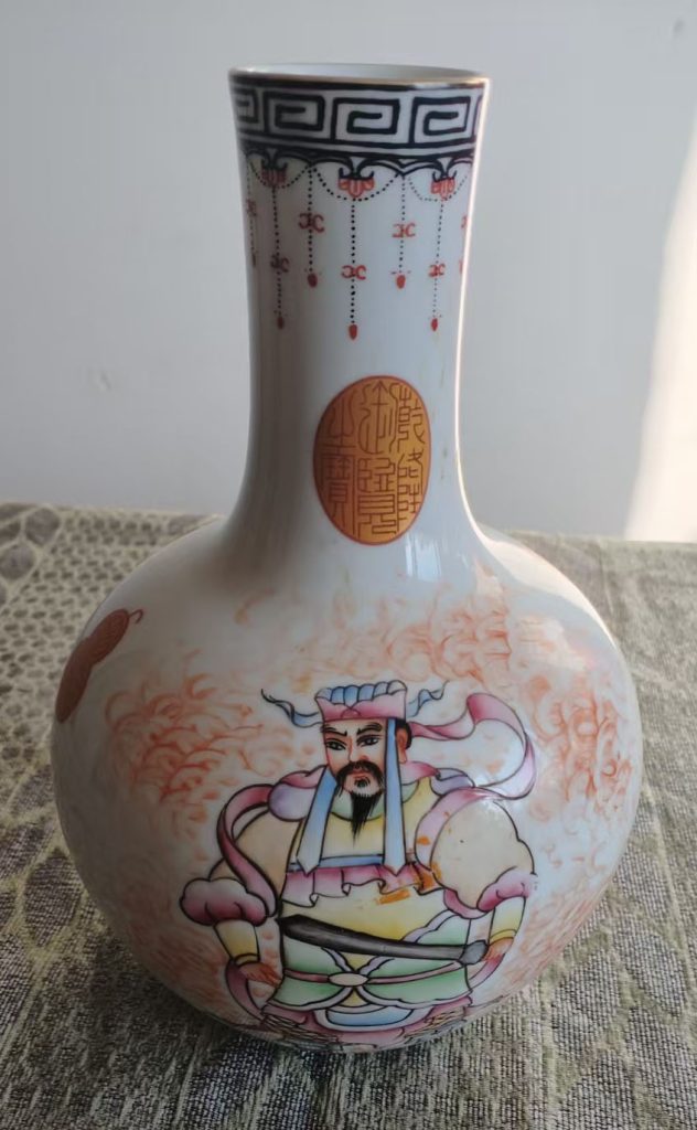 图片[1]-清雍正年制五彩赏瓶-国博文物