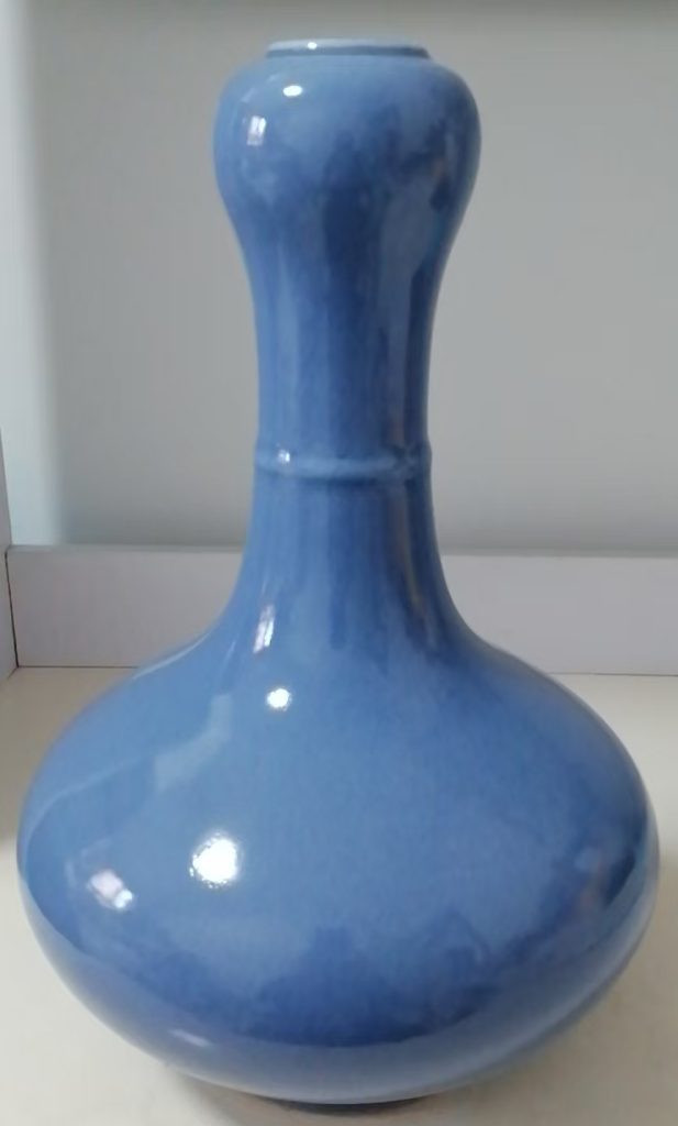 图片[1]-清雍正年制蓝釉冰裂纹蒜头瓶-国博文物